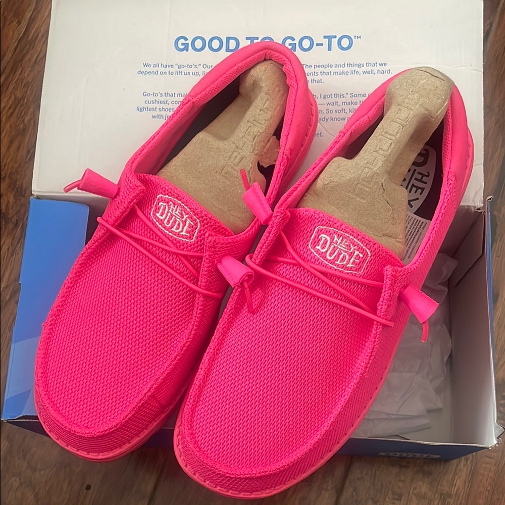 Hey Dude Women's electric Pink Flats Wendy Funk Mono